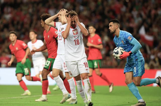 开云体育官网-C罗梅开二度 5比1狂胜波兰 葡萄牙小组第一出线！