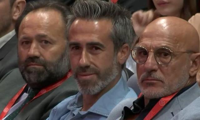 开云体育下载-一吻遗臭仍难舍官帽，鲁维亚莱斯拒辞西足协主席