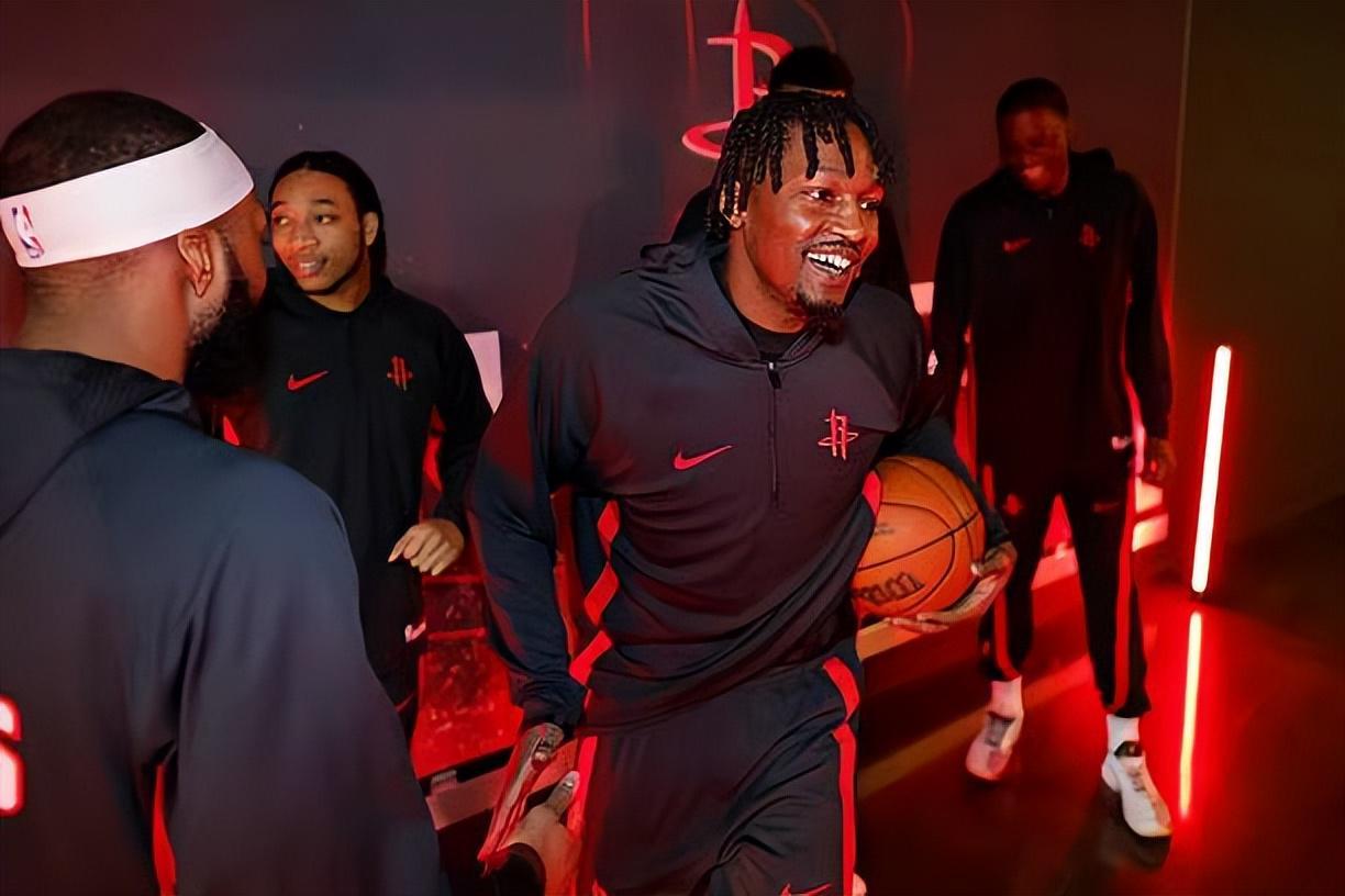 开云体育-每场只能打15分钟!火箭重金签下这位3D锋线的意义到底是什么?