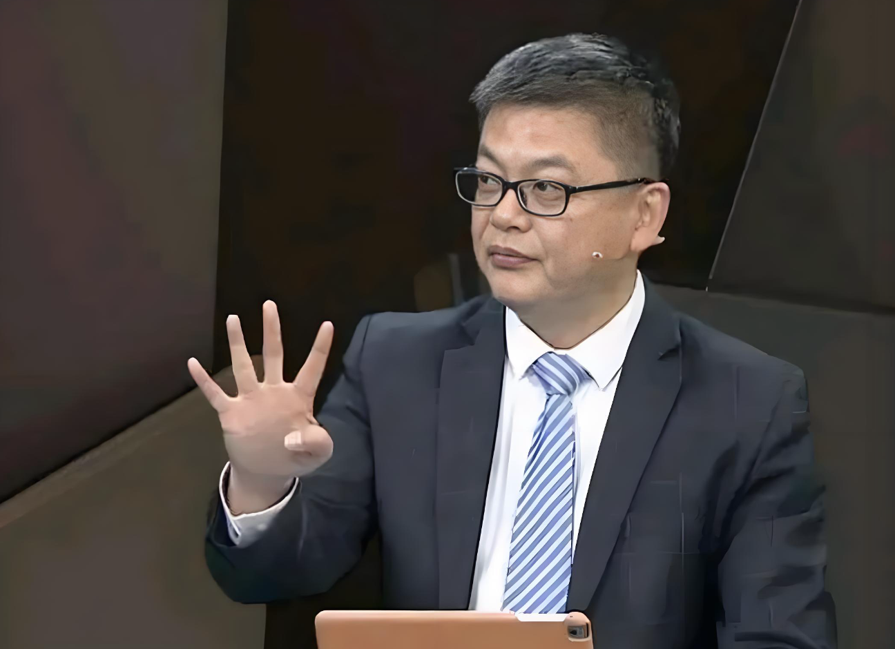 开云体育官网-2连胜！苏群中肯点评，指出了男篮赢球的3大原因